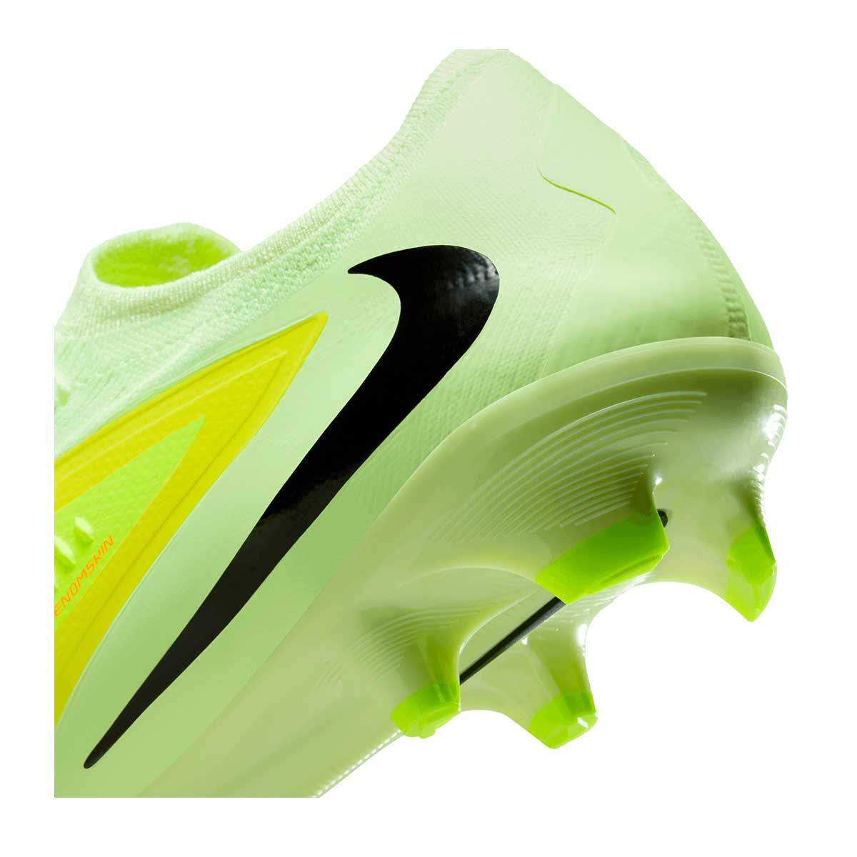 Nike Phantom 6 Low Pro Soccer Cleats