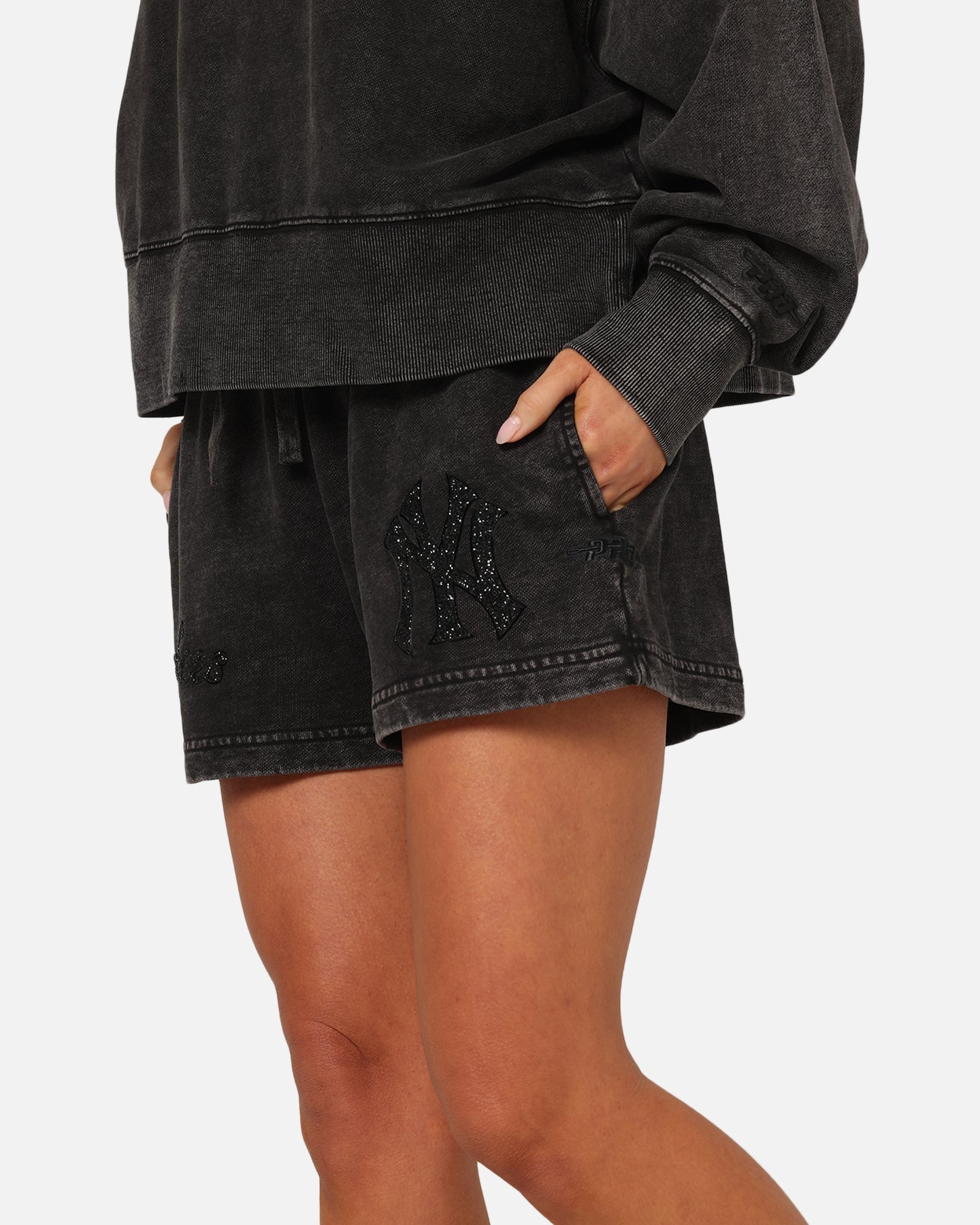 Pro Standard Women's New York Yankees Washed Crystaline Shorts Washed Black