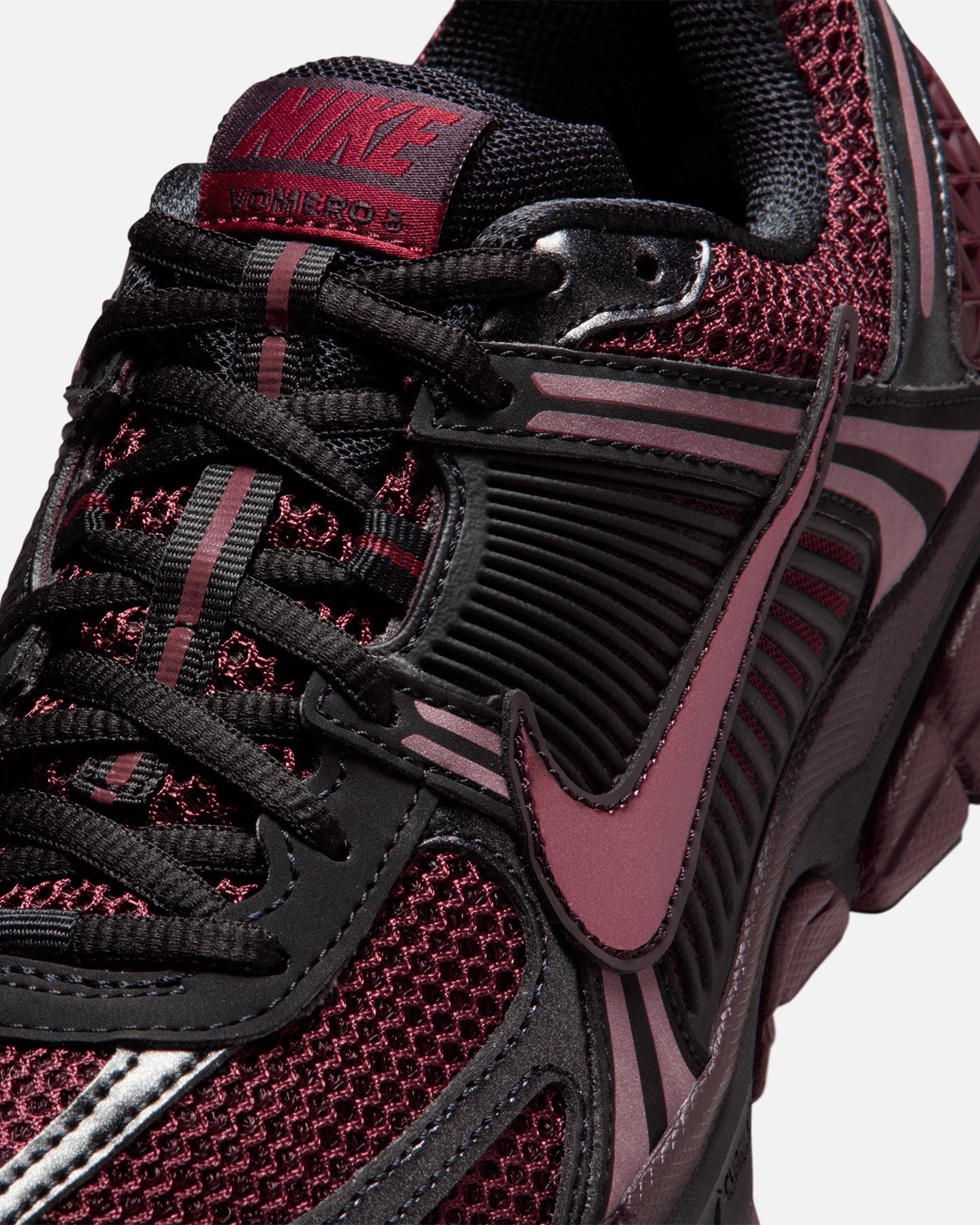Nike Women's Zoom Vomero 5 Black/Red