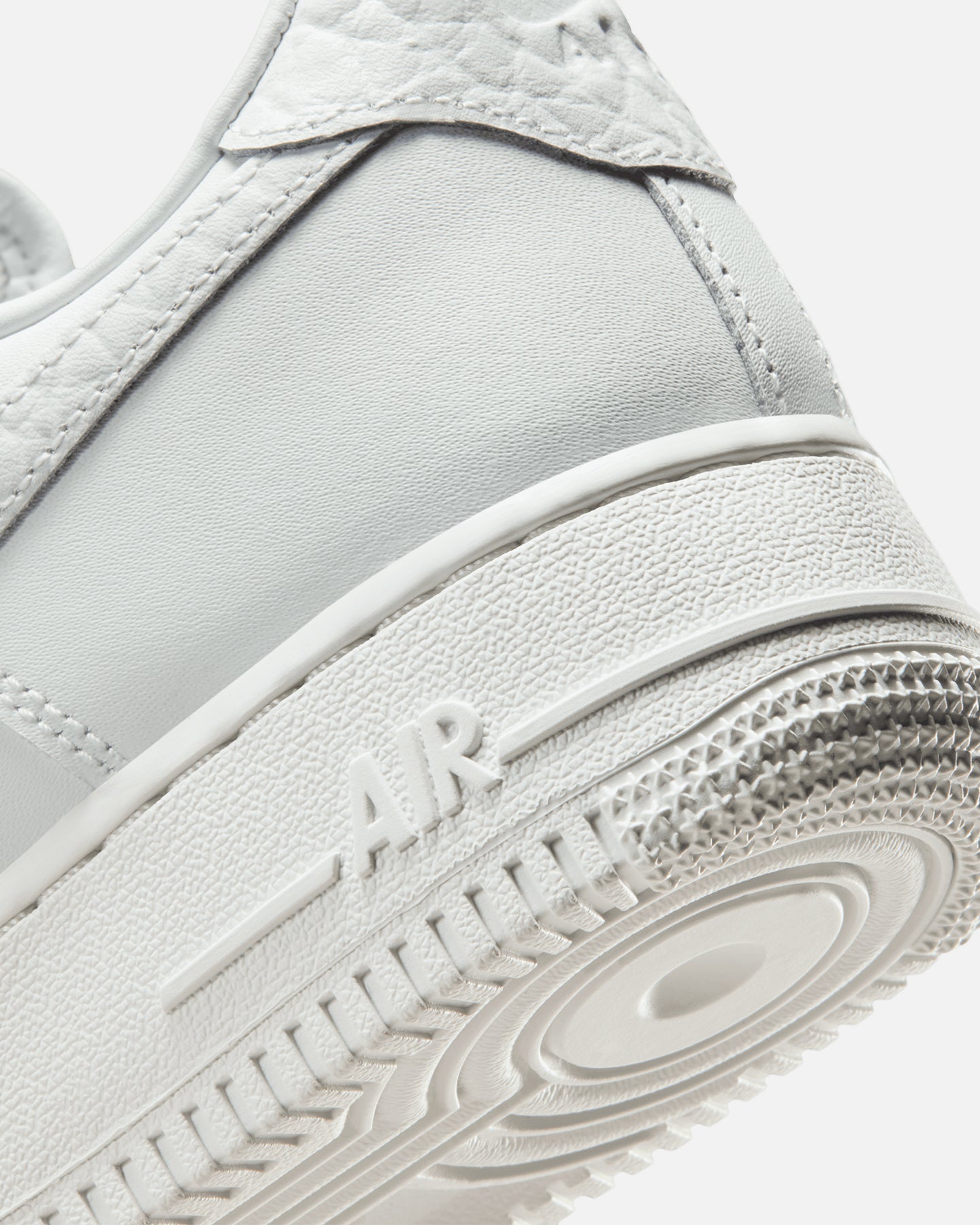 Nike Women's Air Force 1 '07 Low Summit White