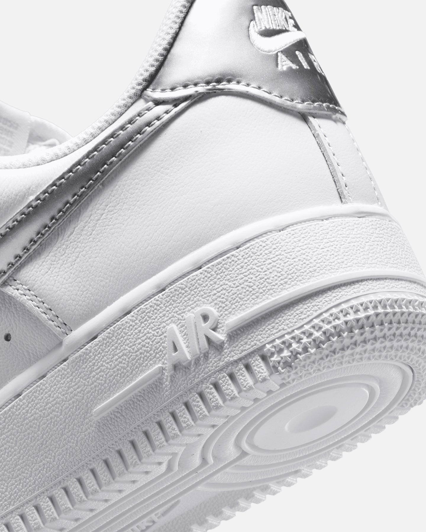 Nike Women's Air Force 1 '07 SE White/Metallic