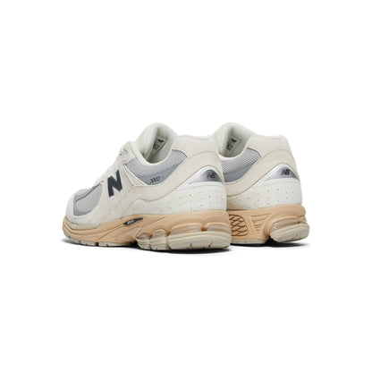 New Balance 2002R (Linen/Rain cloud/Black cement)