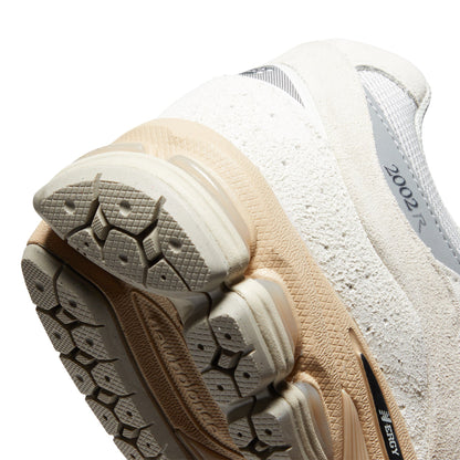 New Balance 2002R (Linen/Rain cloud/Black cement)
