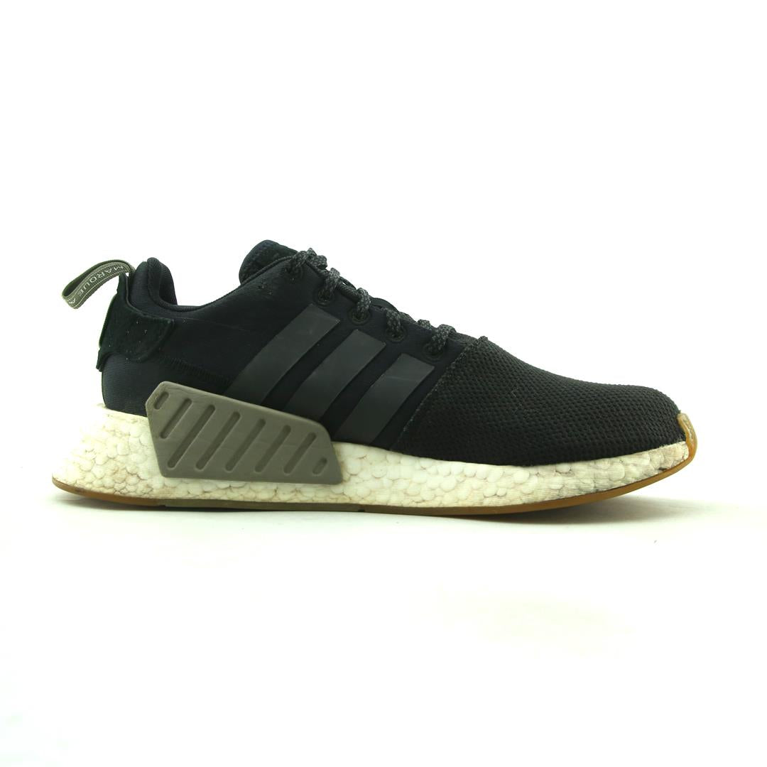 ADIDAS  NMD R2