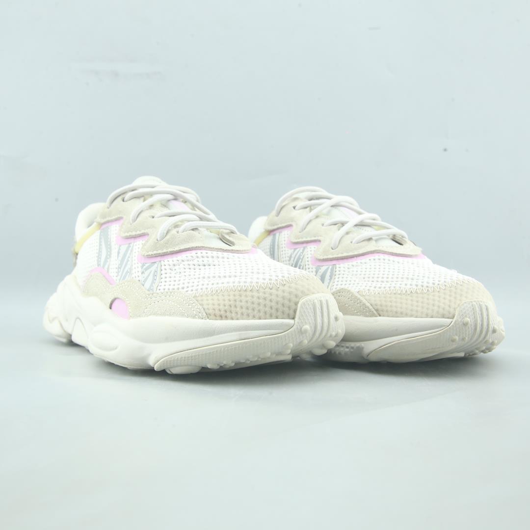 ADIDAS  OZWEEGO