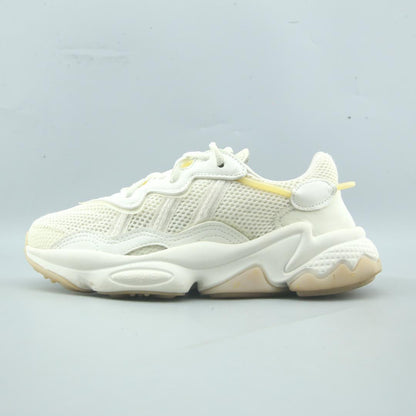 ADIDAS  OZWEEGO