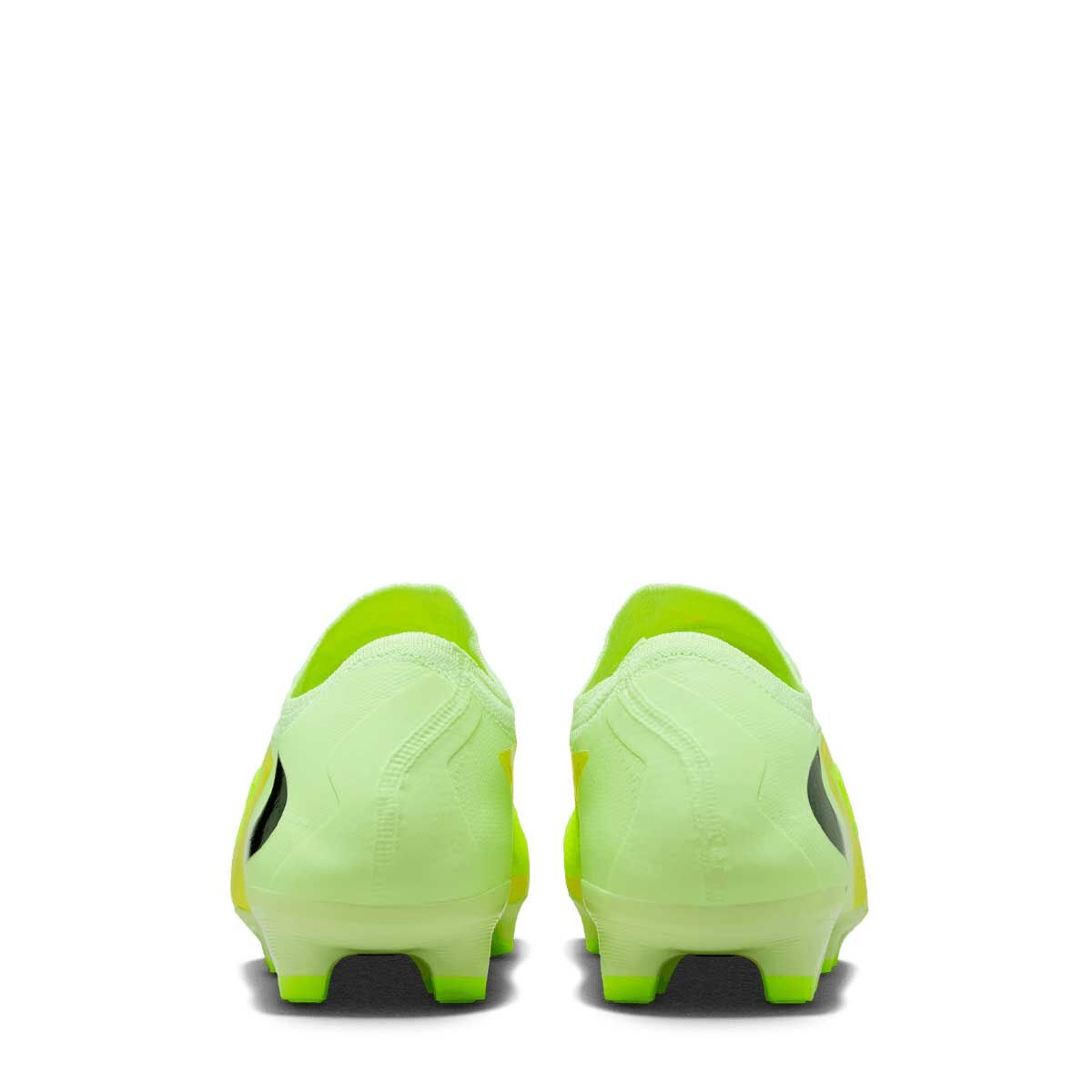 Nike Phantom 6 Low Pro Soccer Cleats