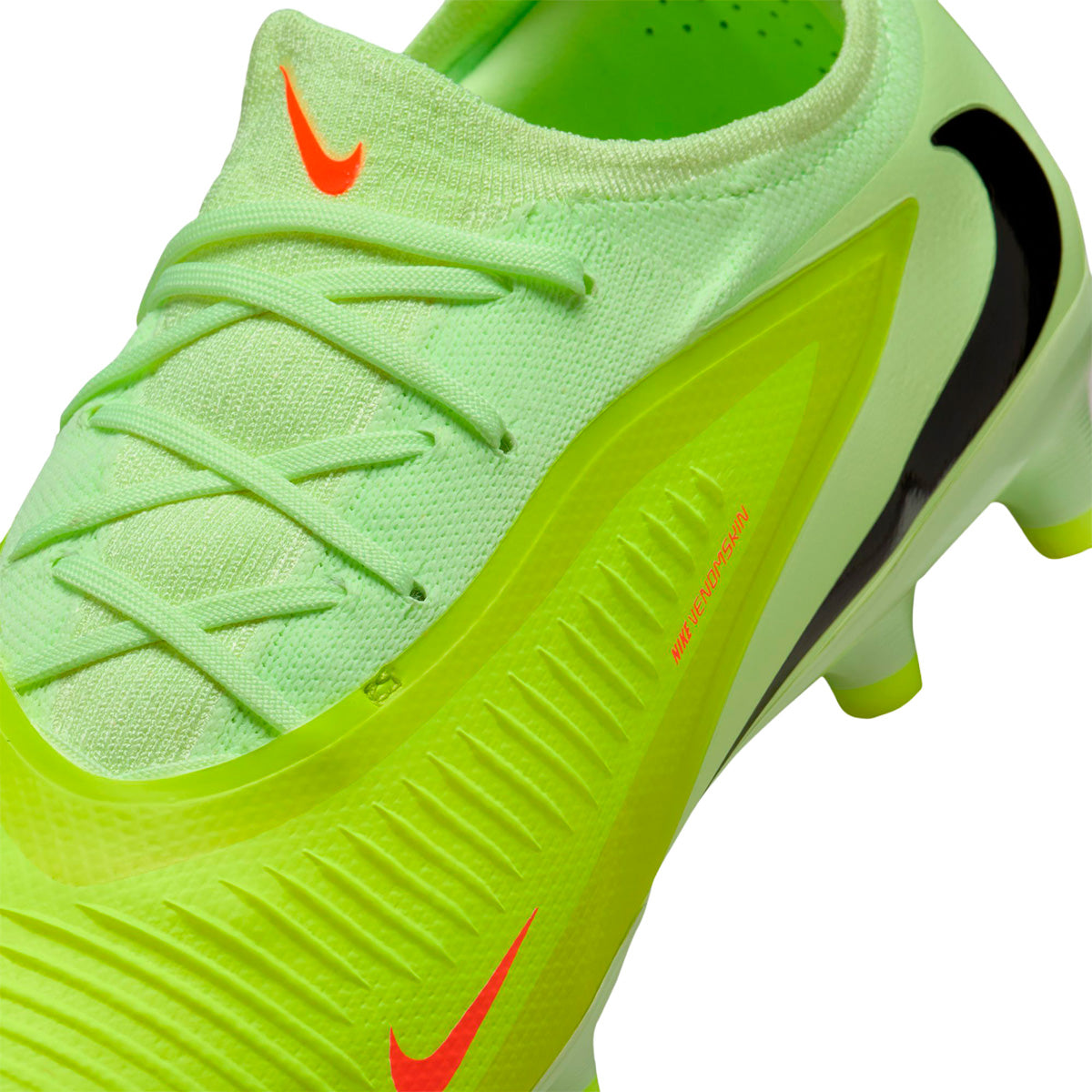 Nike Phantom 6 Low Pro Soccer Cleats