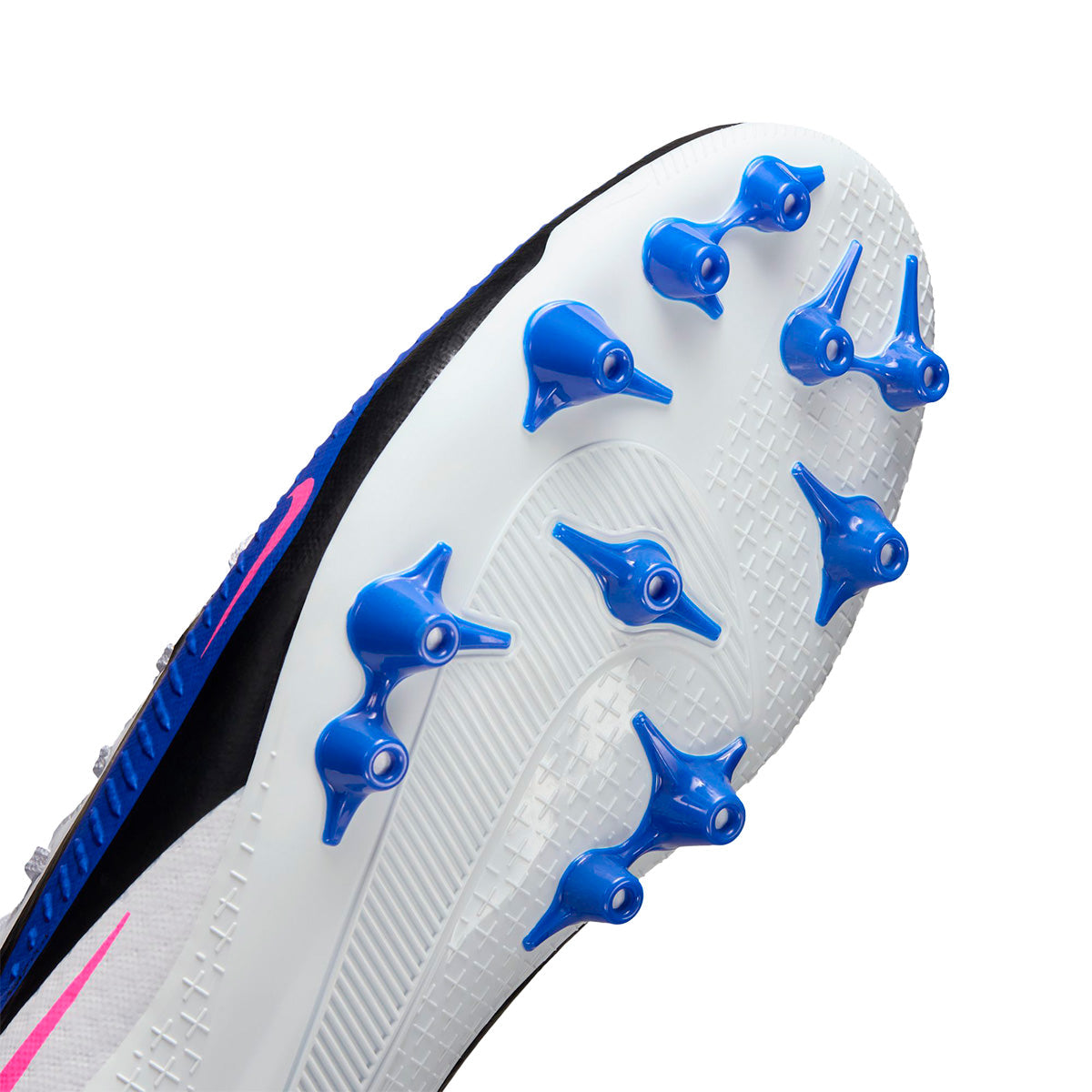 Nike Phantom 6 Low Academy Soccer Cleats
