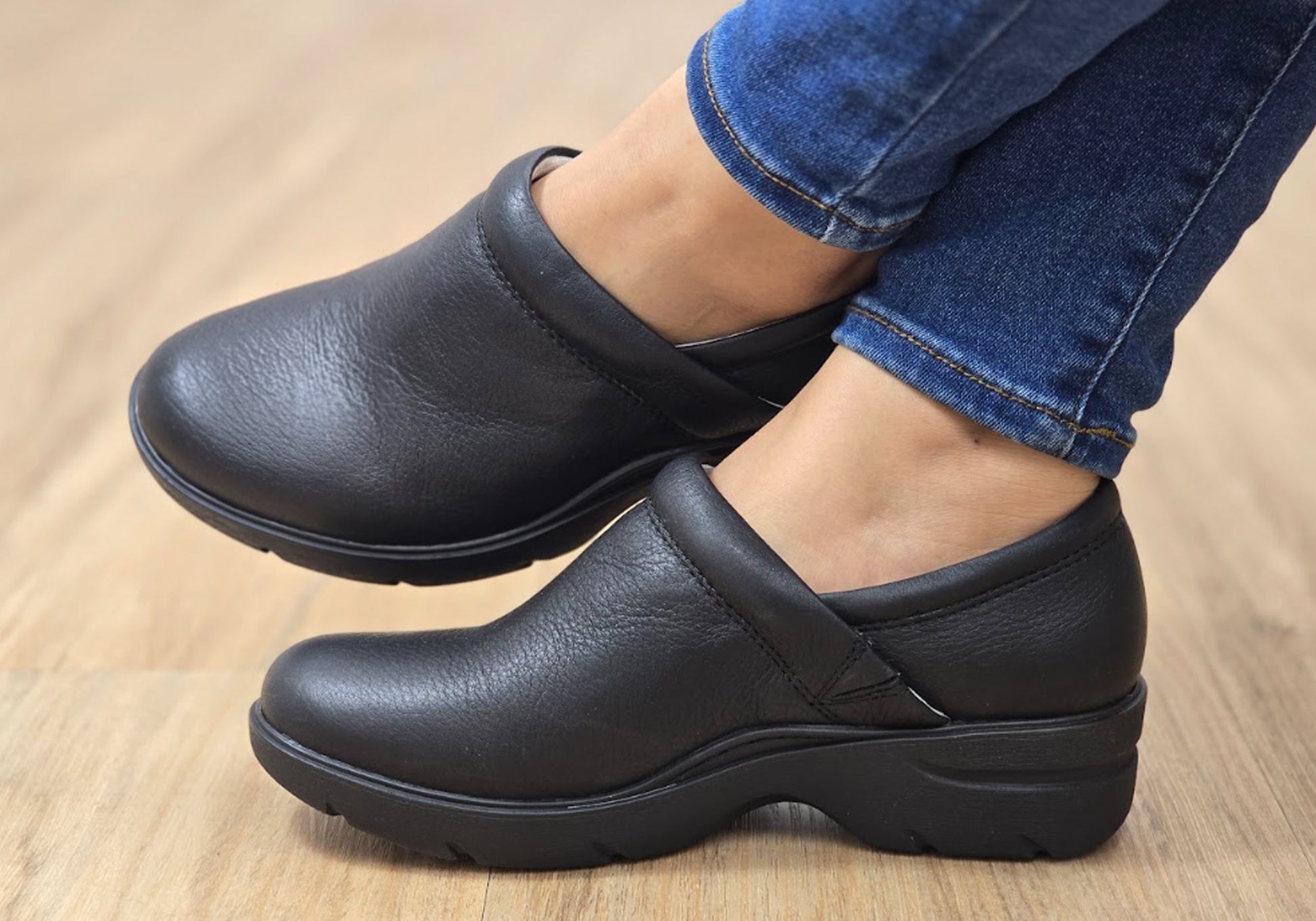Align Indya Womens Slip On Leather Comfortable Arch Support Shoes