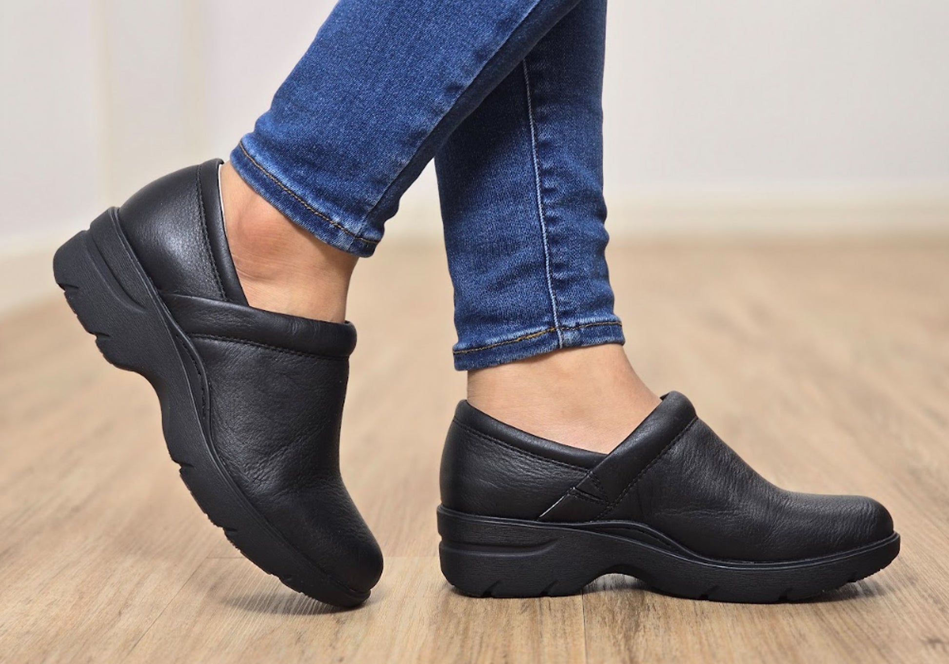 Align Indya Womens Slip On Leather Comfortable Arch Support Shoes