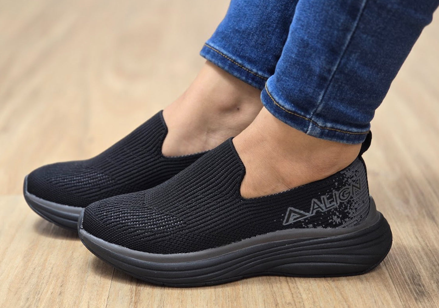 Align Thorne Womens Supportive Wide Fit Arch Support Slip On Sneakers
