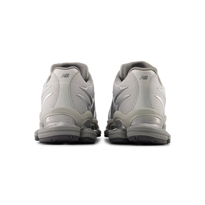 New Balance 2000 (Silver Metallic)