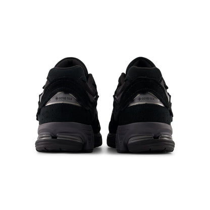 New Balance 2002R Gore-Tex (Black/Magnet)