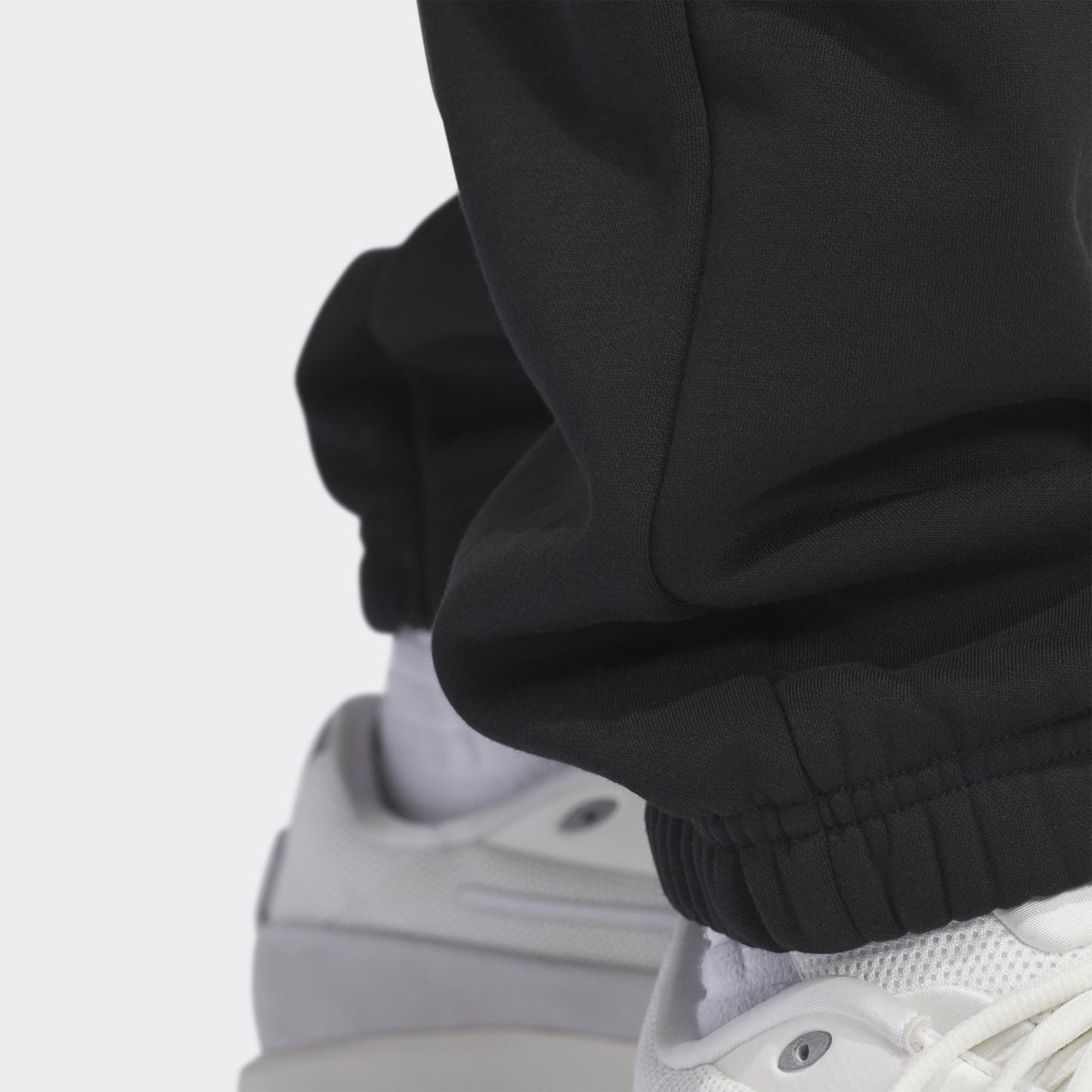 Adidas Unisex Basketball Fleece Joggers IZ4908