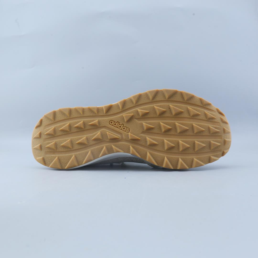 ADIDAS  QUESA